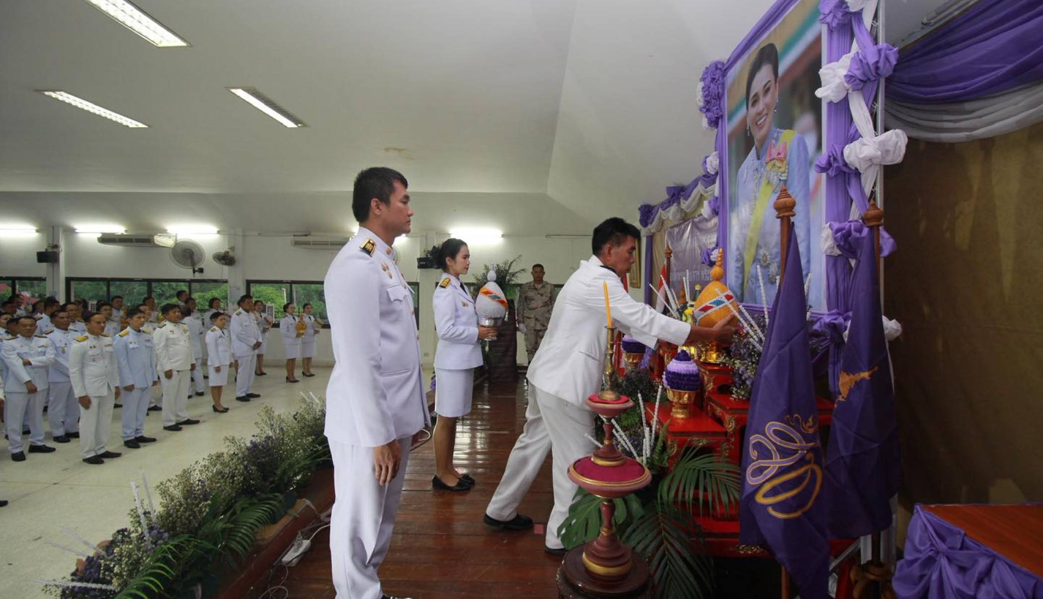 เทศบาลตำบลเด่นชัย ร่วมพิธีเนื่องในวันเฉลิมพระชนมพรรษา สมเด็จพระนางเจ้าฯ พระบรมราชินี ๓ มิถุนายน ๒๕๖๘