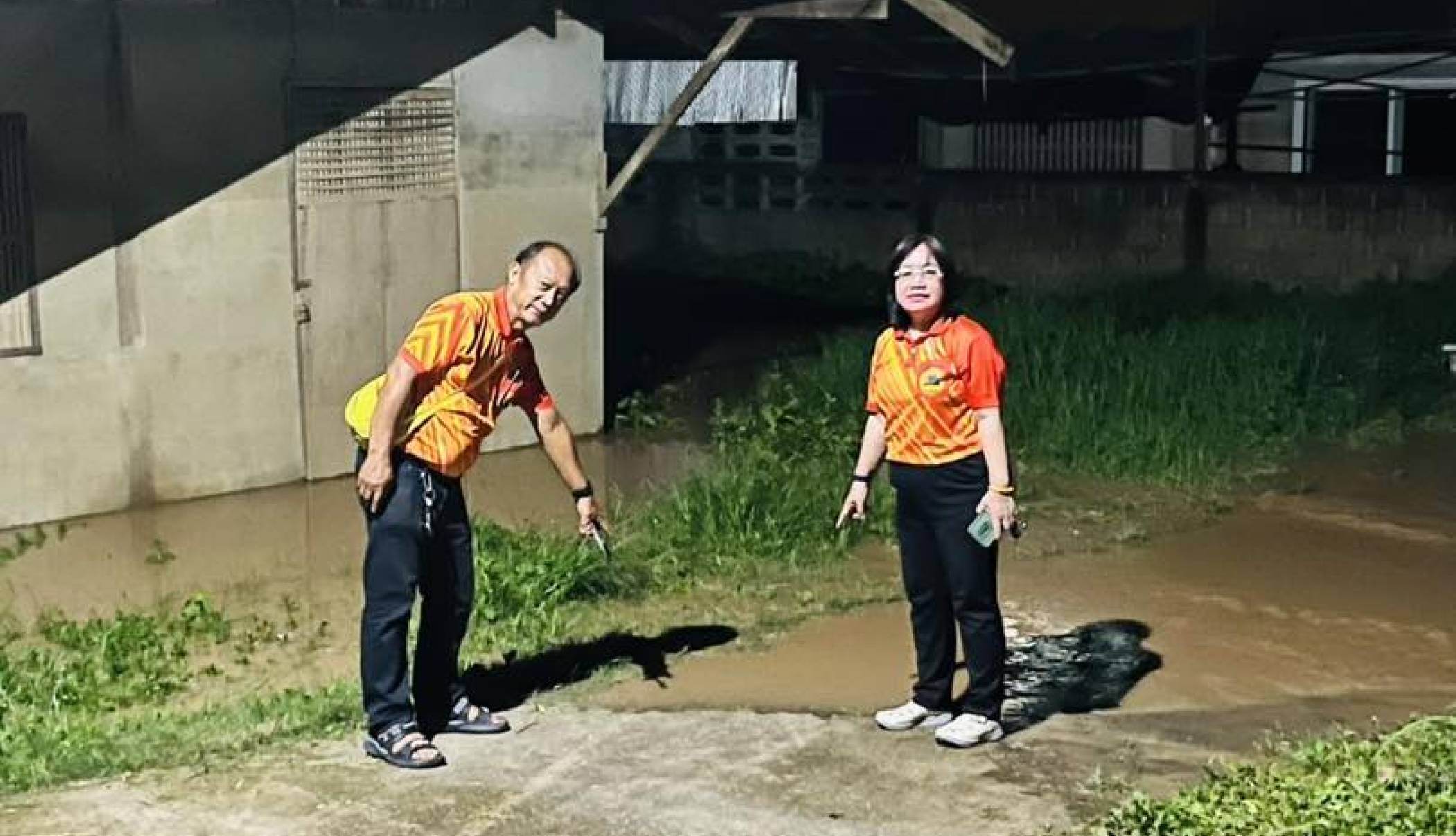 เทศบาลตำบลเด่นชัย สำรวจและให้การช่วยเหลือประชาชนในพื้นที่ หมู่ที่ ๓ และหมู่ที่ ๖ ตำบลเด่นชัย