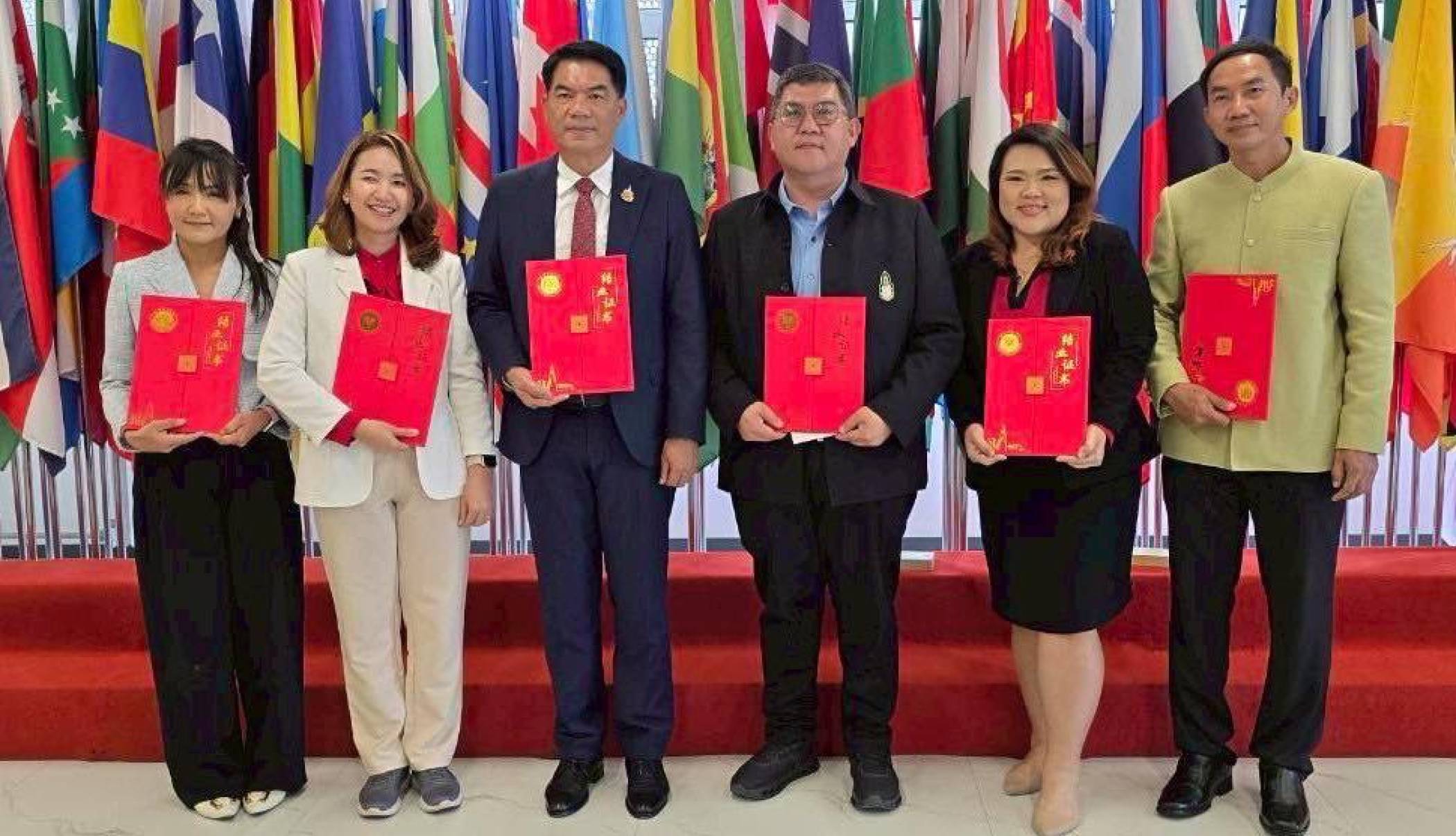 นายกเทศมนตรีตำบลเด่นชัย ได้รับเลือกให้เข้าร่วมการประชุมเชิงปฎิบัติการเพื่อพัฒนาศักยภาพการทำงานเจ้าหน้าที่ของรัฐ