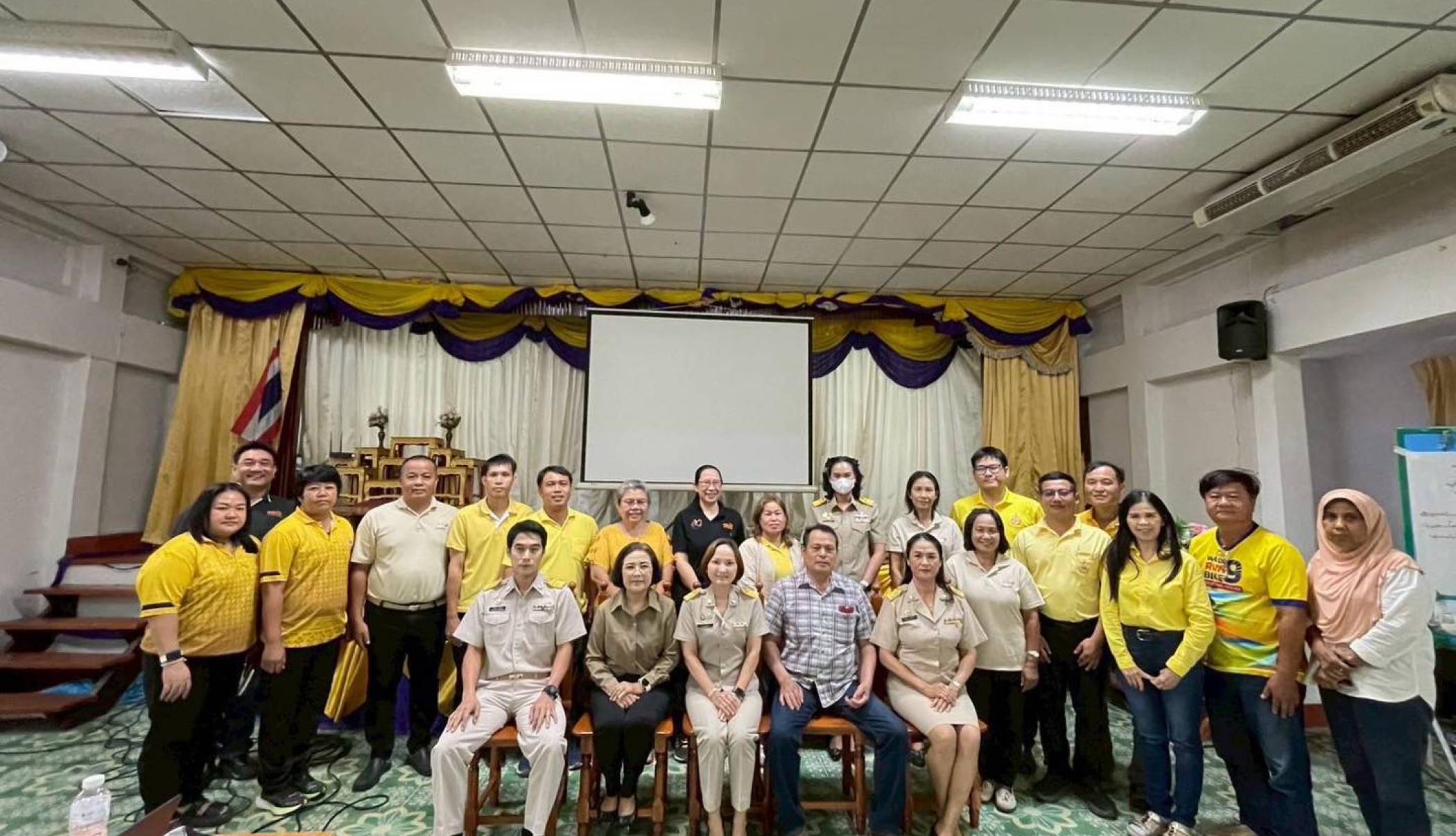เทศบาลตำบลเด่นชัย ร่วมประชุมการขับเคลื่อนกลไกคณะทำงานระดับตำบลและการจัดทำแผนปฏิบัติการที่เอื้อต่อระบบสร้างเสริมสุขภาวะเด็ก เยาวชนและครอบครัวจังหวัดแพร่
