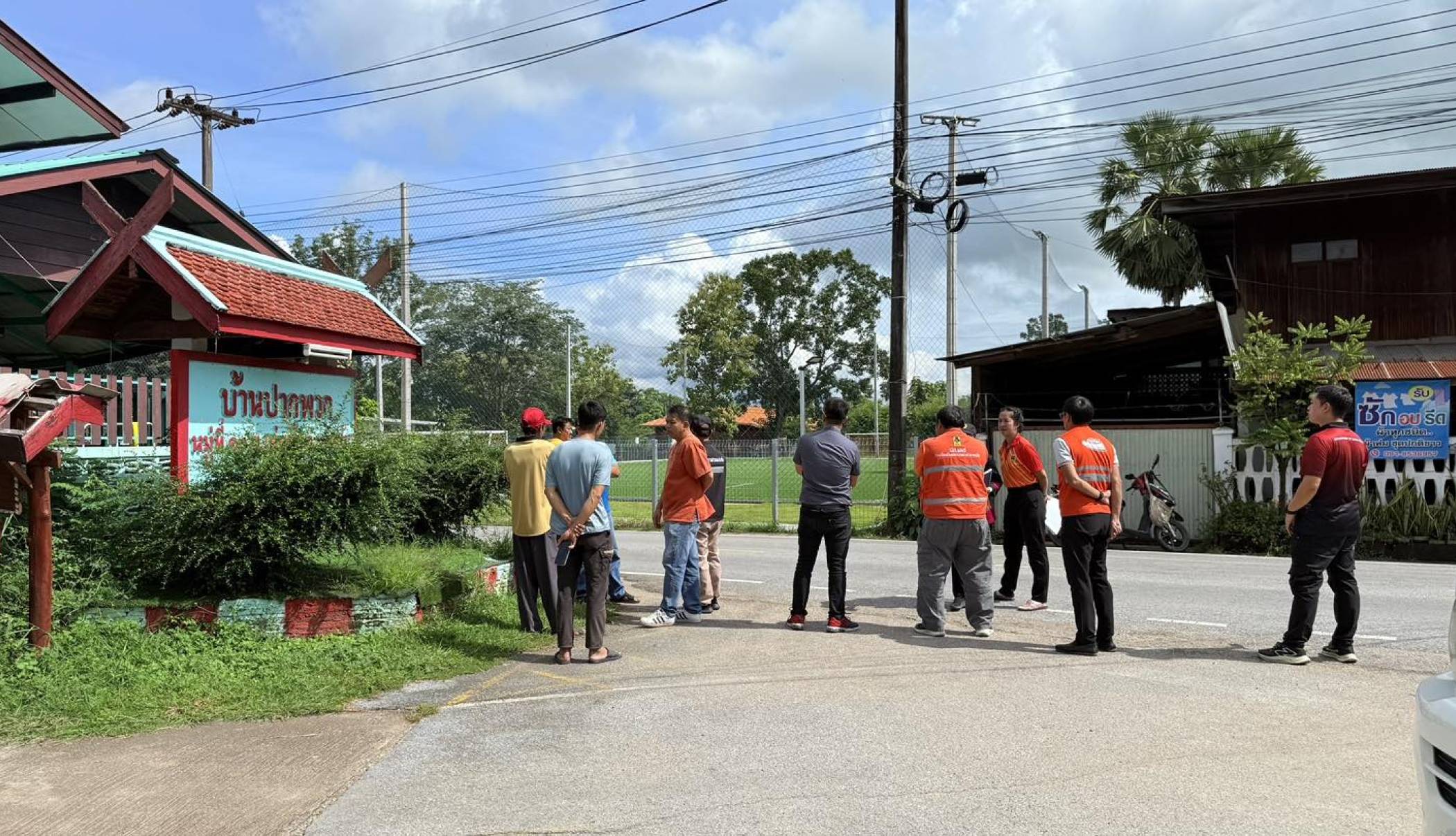 เทศบาลตำบลเด่นชัย ร่วมกับ ปภ.จังหวัดแพร่ ธนาคารธนชาติ จังหวัดแพร่ ผู้นำชุมชน ลงพื้นที่ดูสถานที่ดำเนินโครงการ 